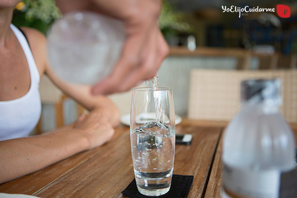 ¿Por qué beber agua? ¡Nuestra experta te da las razones y beneficios!