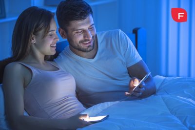 Luz azul, ¿qué es y qué efectos tiene sobre la piel?
